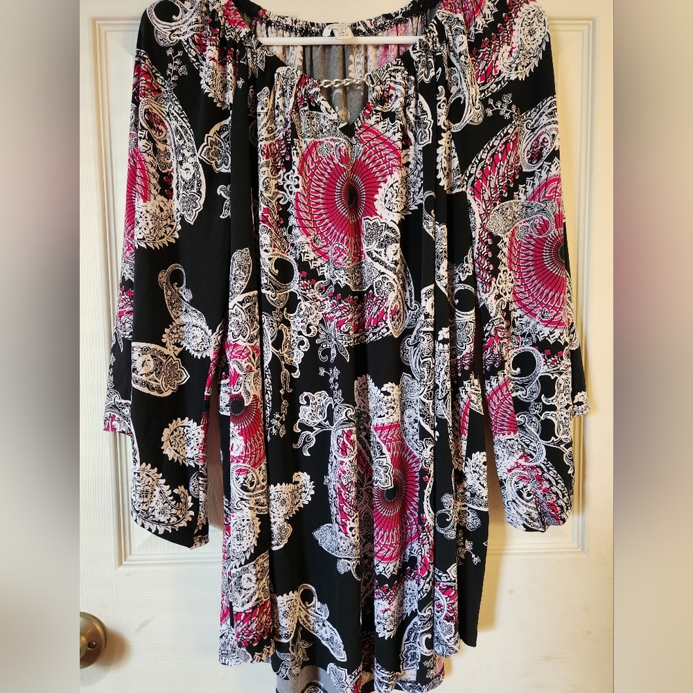 Chic Women's Blouse with Black and Pink Paisley Design